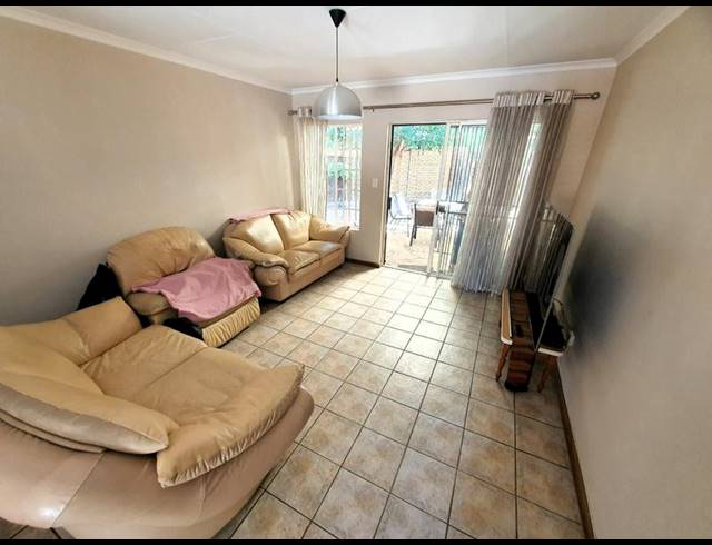 3 BEDROOM TOWNHOUSE FOR SALE IN SINOVILLE